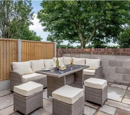 The At Ivy Farm By Charles Alexander Short Holiday home Lytham St Annes