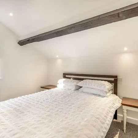 The At Ivy Farm By Charles Alexander Short Holiday home Lytham St Annes