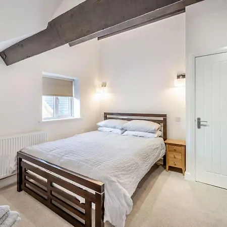 The At Ivy Farm By Charles Alexander Short Holiday home