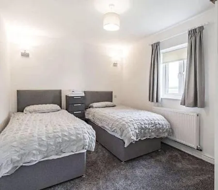The At Ivy Farm By Charles Alexander Short Holiday home Lytham St Annes