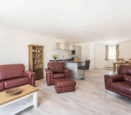 The At Ivy Farm By Charles Alexander Short Holiday home