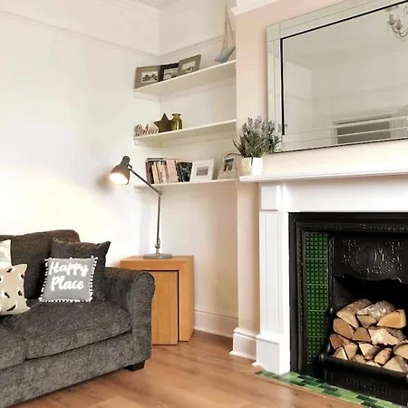 Sunny Seaside House Lytham Centre Sleeps 8
