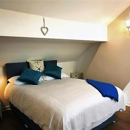 Sunny Seaside House Lytham Centre Sleeps 8 Holiday home *