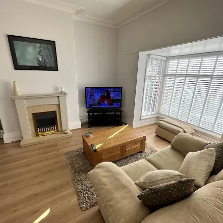 Apartment Spacious One Bedroom In Location *