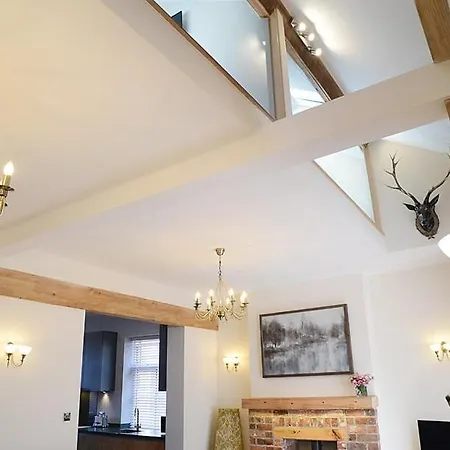 Pippin Lytham Apartment *