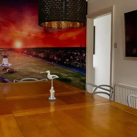 Holiday home Sunny Seaside House Lytham Centre Sleeps 8 *