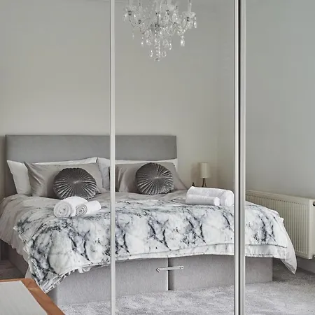 Hollie Holiday home