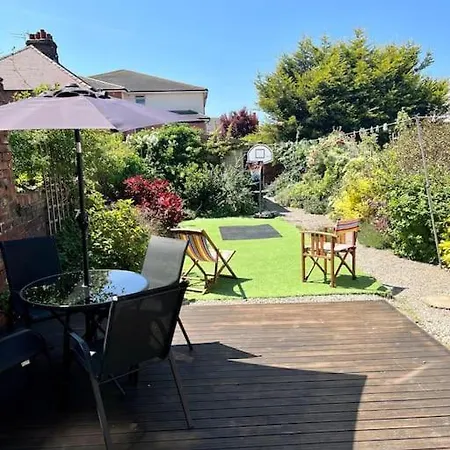 Lovely, Sunny House, By The & Centre! Holiday home