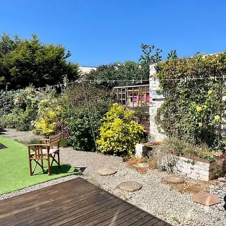 Lovely, Sunny House, By The & Centre!