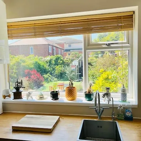Lovely, Sunny House, By The & Centre! *