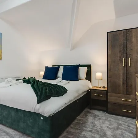 Apartment St David's - Stylish 2 Bed Apartment, Free Parking, Close To