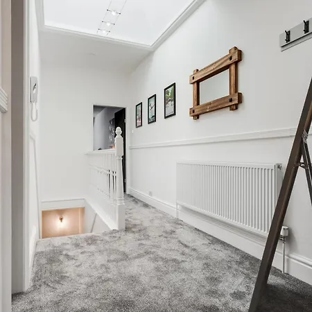 Apartment St David's - Stylish 2 Bed Apartment, Free Parking, Close To Lytham St Annes