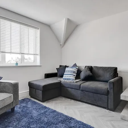 Apartment St David's - Stylish 2 Bed Apartment, Free Parking, Close To