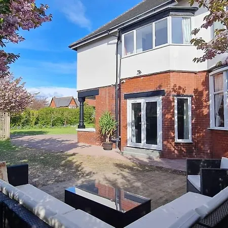 Holiday home Winstanley House *