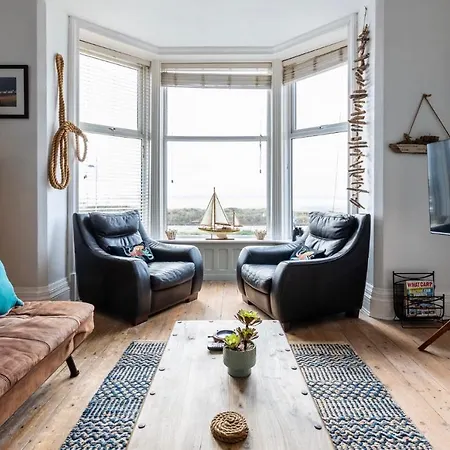 Lookout - Sea Views Apartment Lytham St Annes