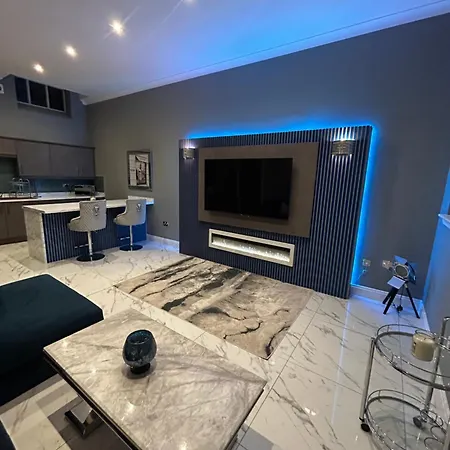 Luxury Apartment *