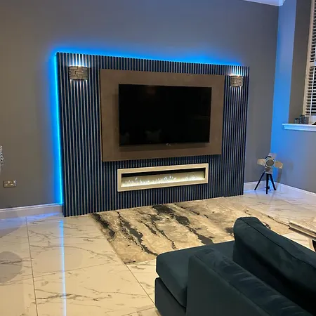 Luxury Apartment *
