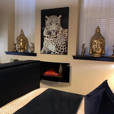 Luxury Apartment *
