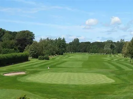 Woodland Retreat In Lytham. Holiday home *
