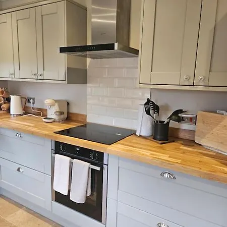 Woodland Retreat In Lytham. Holiday home *
