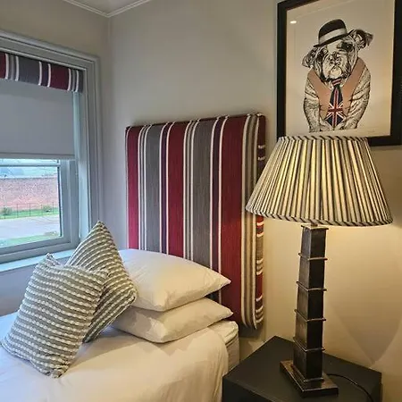 Woodland Retreat In Lytham. Holiday home Lytham St Annes