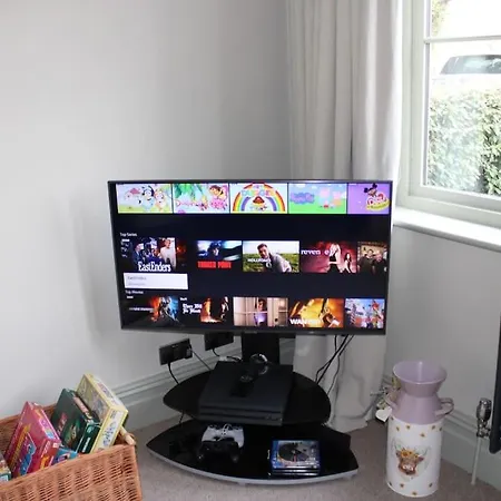 Woodland Retreat In Lytham. Holiday home *