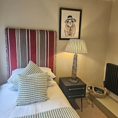 Woodland Retreat In Lytham. *