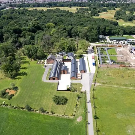 Woodland Retreat In Lytham. Holiday home *