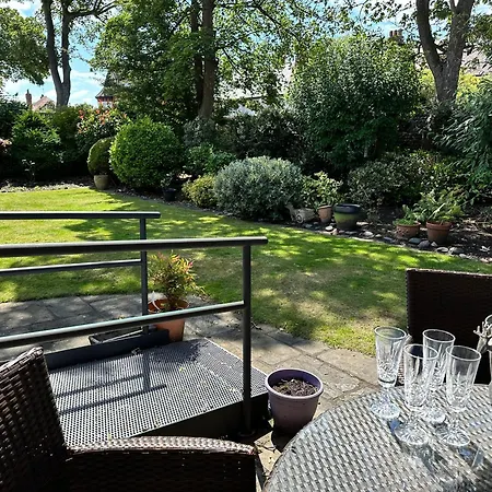 Holiday home 'sounion' - Fabulous, Spacious Modern House With Large Private Garden In Leafy Lytham