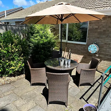 'sounion' - Fabulous, Spacious Modern House With Large Private Garden In Leafy Lytham Lytham St Annes