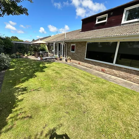 'sounion' - Fabulous, Spacious Modern House With Large Private Garden In Leafy Lytham Holiday home Lytham St Annes