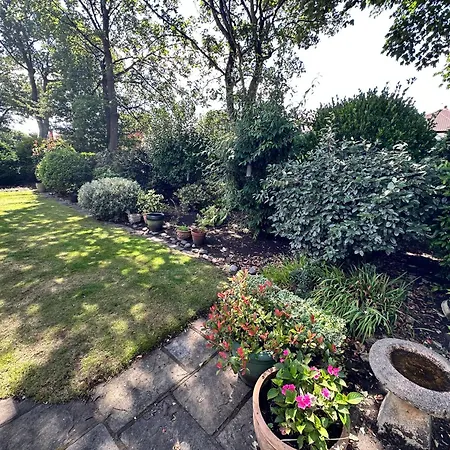 Holiday home 'sounion' - Fabulous, Spacious Modern House With Large Private Garden In Leafy Lytham *