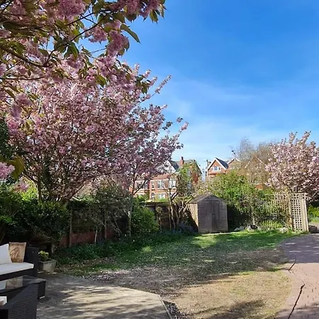 Winstanley House Holiday home *