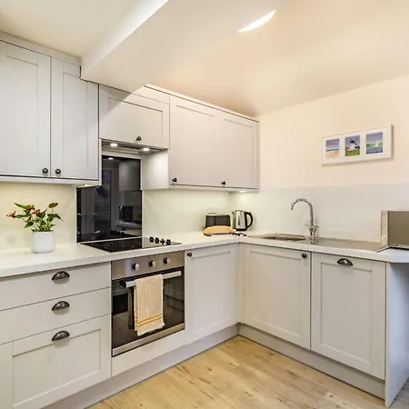 1 Bed In Lytham 86044 Holiday home