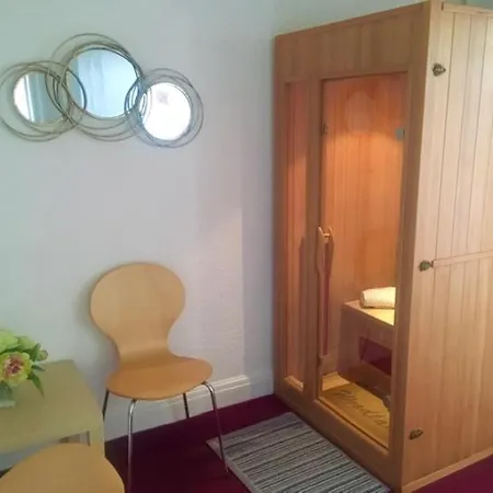 Apartment Woodlands