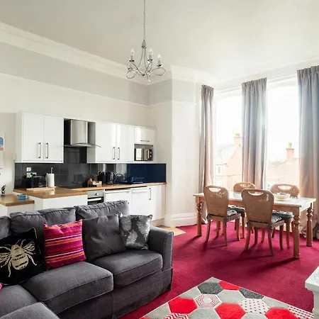 Apartment Woodlands