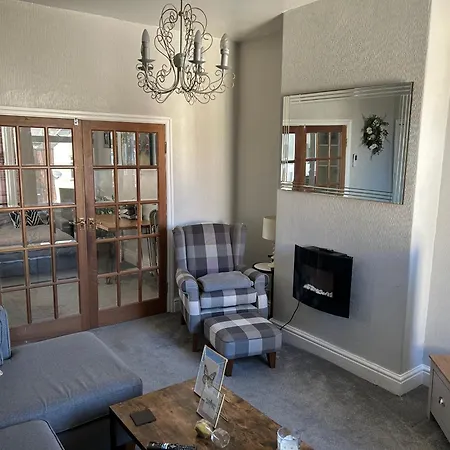 Apartment 1 Bedroom Spacious Lytham St Annes