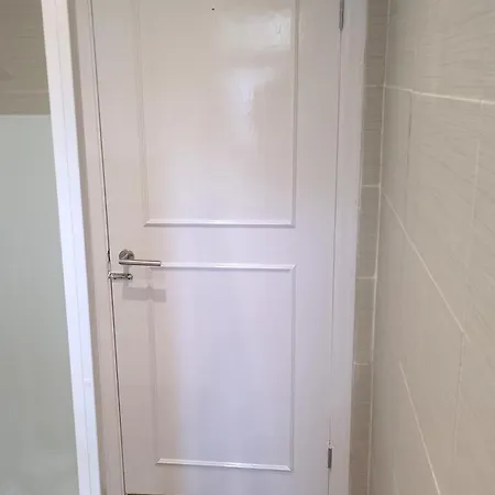 St Annes Garden Flat Award Winning Hosts Apartment *