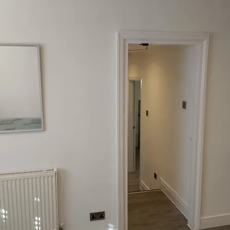 St Annes Garden Flat Award Winning Hosts Apartment *