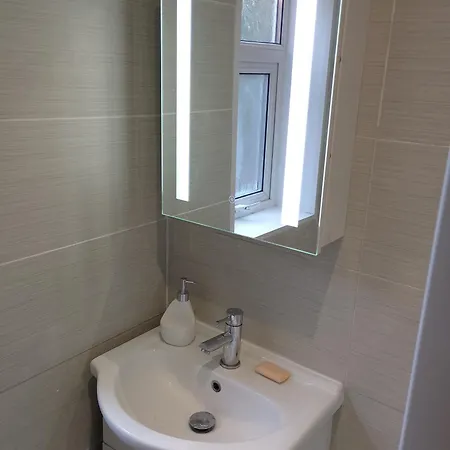St Annes Garden Flat Award Winning Hosts *