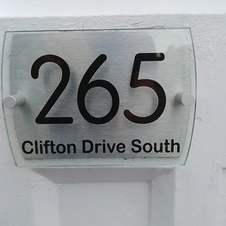 Apartment St Annes Garden Flat Award Winning Hosts *