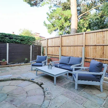 6d Clifton Drive