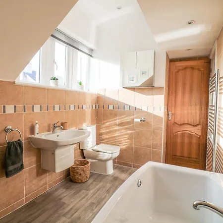 6d Clifton Drive Lytham St Annes