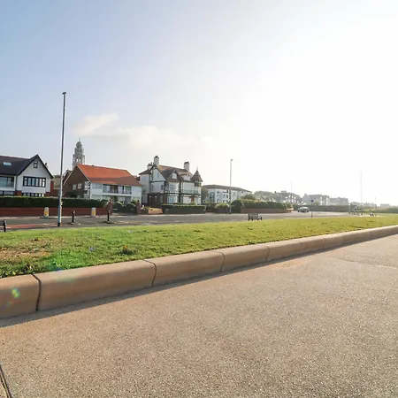 6d Clifton Drive Lytham St Annes
