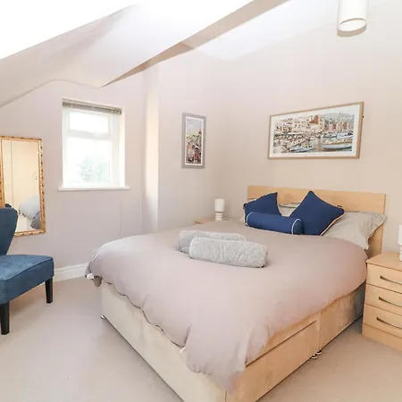 6d Clifton Drive * Lytham St Annes