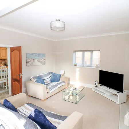 6d Clifton Drive * Lytham St Annes