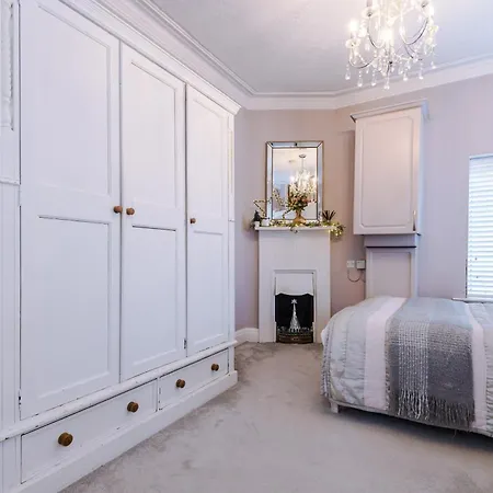 Stylish 1-bed In Apartment *