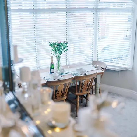 Stylish 1-bed In * Lytham St Annes