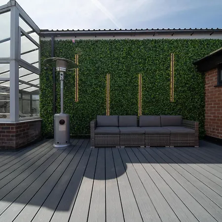 20 Guest Luxury - Private Pool, Hot Tub & Gym Guest house