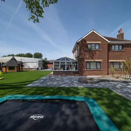 20 Guest Luxury - Private Pool, Hot Tub & Gym *